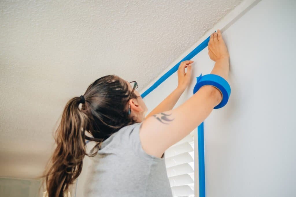Getting Perfect line between wall and ceiling